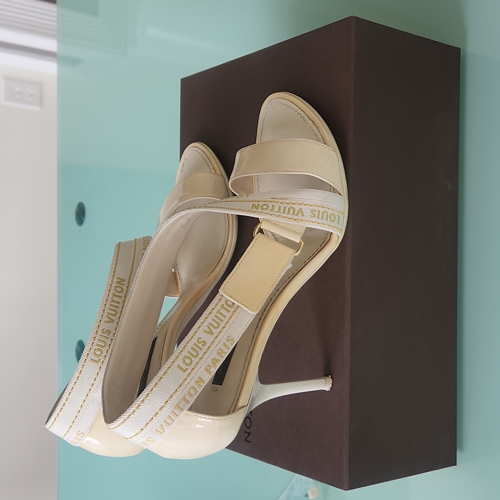 Louis Vuitton sandals. Size 37.5. Ivory color. - Picture 8 of 12